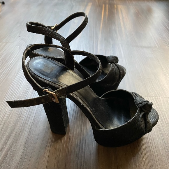 Black textured knotted platform heels! - Picture 3 of 3